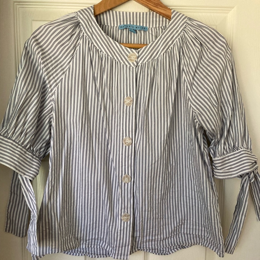 Small, white Antonio Melani top with 3/4 sleeves that tie